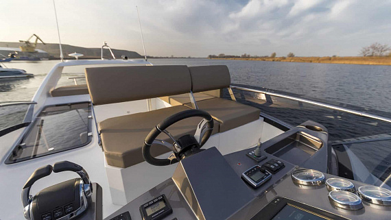 Galeon 360 FLY