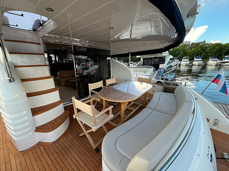 Яхта Princess 67 2008 10