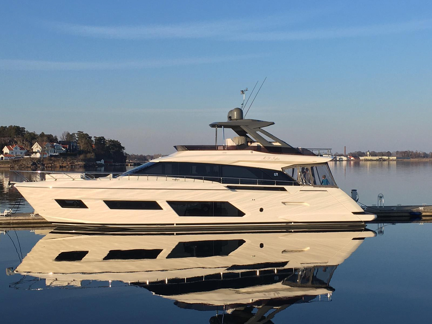 Ferretti 670