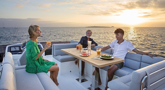 Яхта Beneteau Monte Carlo 52 2022 3
