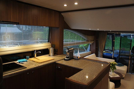 Яхта Princess Flybridge 56 2014 4