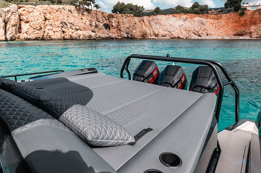 Яхта Brabus Shadow 1200 XC Cross Cabin  5