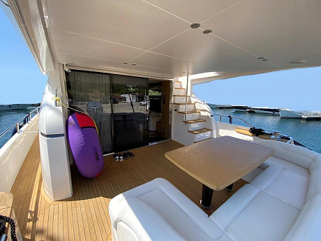 Яхта Princess 82 2014 2