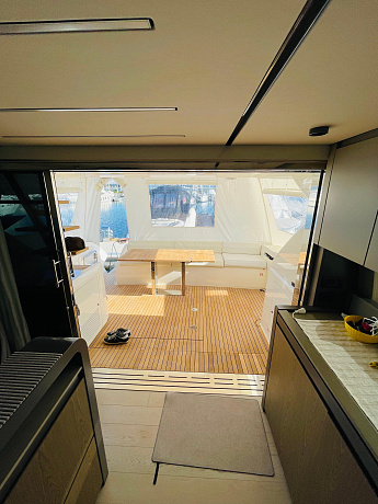 Яхта Ferretti 550 2017 11