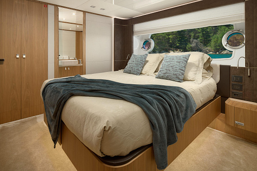 Яхта Ferretti DAMARI 2019 11