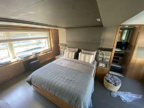 Яхта Ferretti Custom Line 100 2011 10