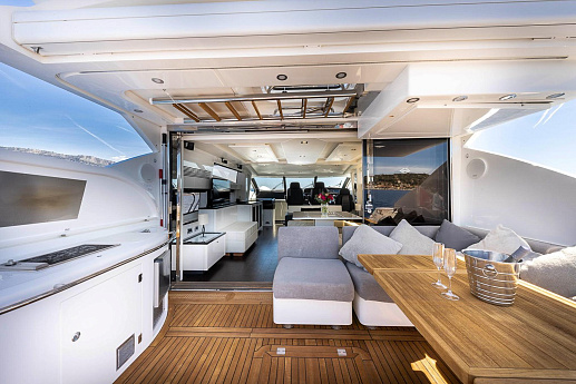 Яхта Sunseeker Predator 74 2011 11