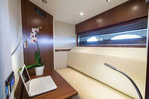 Яхта Princess V78 2011 8
