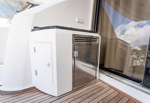 Sunseeker Manhattan 66 yacht 2006 12