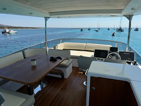 Яхта Azimut Magellano 66 2017 12