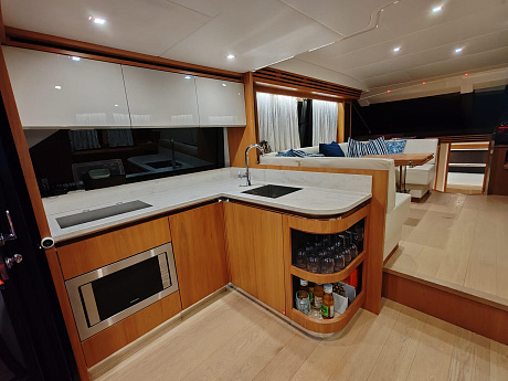 Яхта Absolute 52 FLY 2014 3