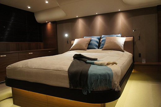 Яхта Princess Flybridge 56 2014 6