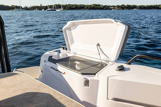 Яхта Axopar 37 XC Cross Cabin  10