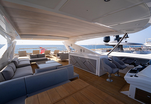 Яхта Sunseeker 90 Ocean 2022 10