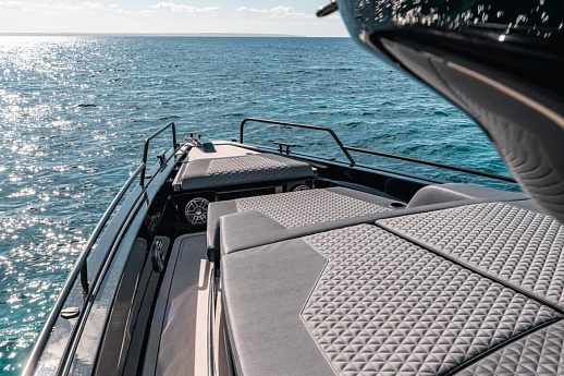 Яхта Brabus Shadow 1200 XC Cross Cabin  2