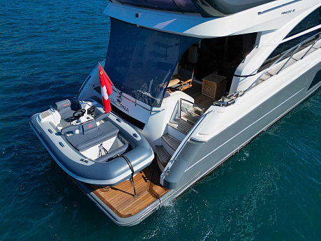 Яхта Princess Flybridge 56 2015 12