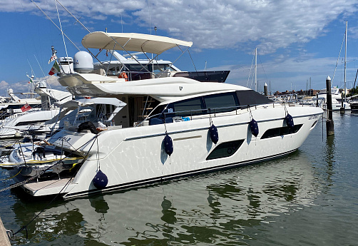 Яхта Ferretti 550 2021 1