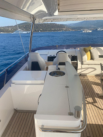 Яхта Princess Flybridge 72 2014 6