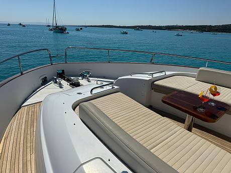 Яхта Azimut Magellano 66 2017 8