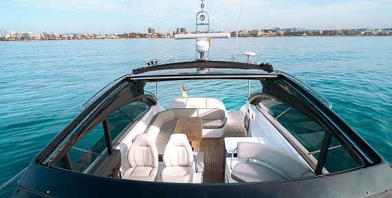 Яхта Princess V48 Open 2016 5