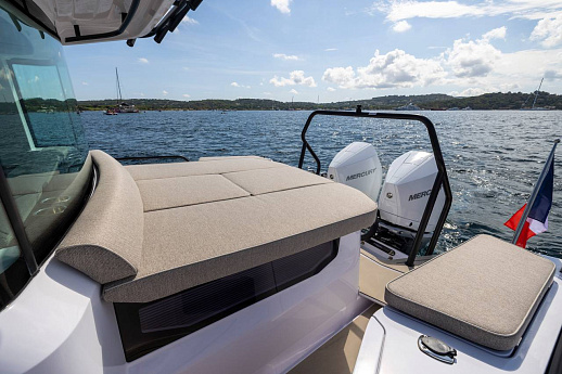 Яхта Axopar 37 XC Cross Cabin  13