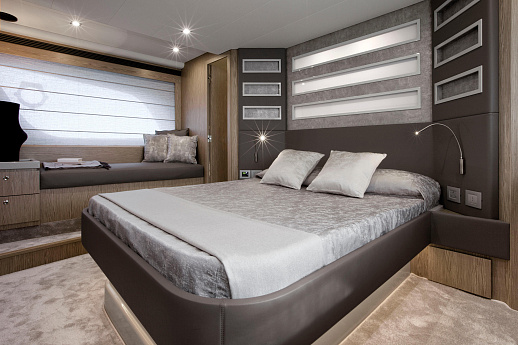Яхта Ferretti 650 2017 4