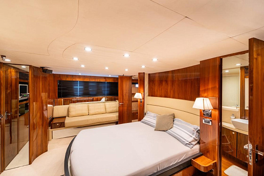 Яхта Fairline Squadron 70 2010 12