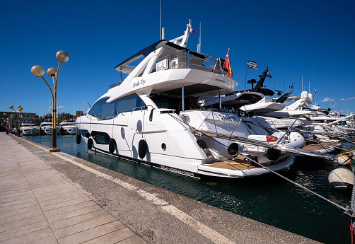 Яхта Sunseeker 76 Yacht 2020 1