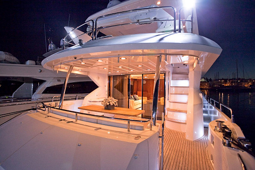 Яхта Sunseeker 80 Yacht 2011 4