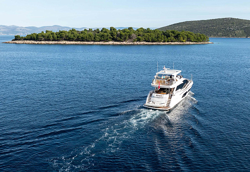 Яхта Sunseeker 76 2020 6
