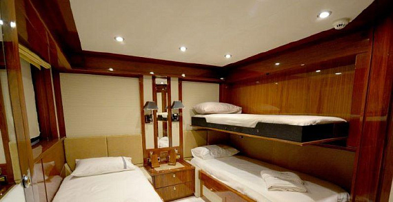 Яхта Sunseeker 30M 2010 8