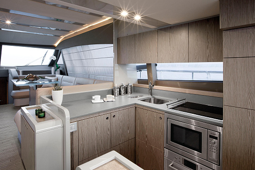 Яхта Ferretti 650 2017 12