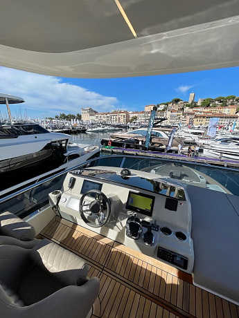 Яхта Absolute 62 Fly 2019 6