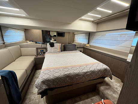 Яхта Ferretti 550 2017 10