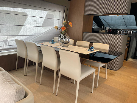 Яхта Ferretti 720 2023 11
