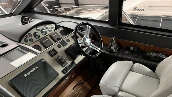 Яхта Princess V52 2014 4