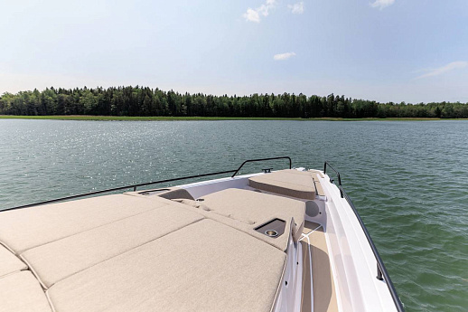 Яхта Axopar 45 XC Cross Cabin  8