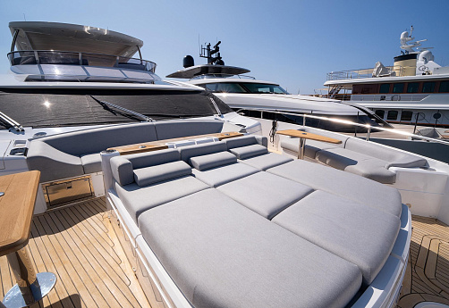 Яхта Sunseeker 90 Ocean 2022 13