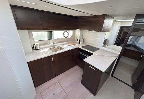 Яхта Sunseeker Predator 55 EVO 2021 11