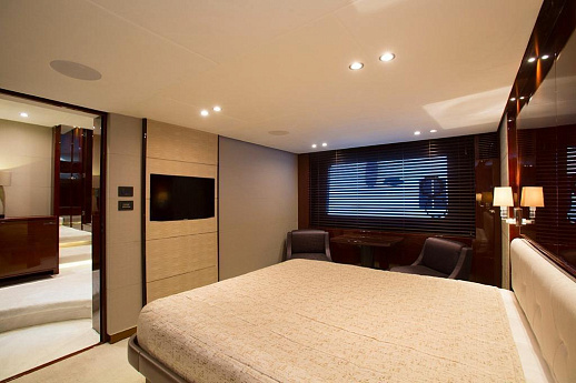 Яхта Princess Flybridge 82 2013 8
