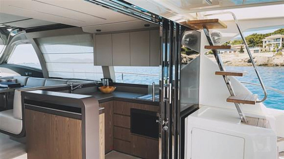 Яхта Ferretti 550 2017 10