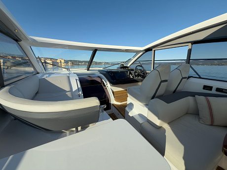 Яхта Princess V50 Open 2018 10