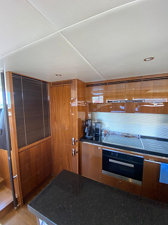 Яхта Princess Flybridge 72 2014 15