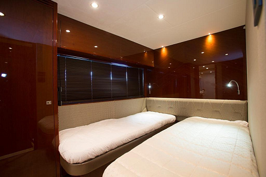 Яхта Princess Flybridge 82 2013 12