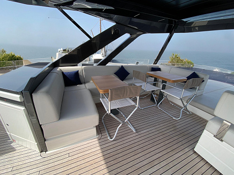 Яхта Ferretti 720 2021 14