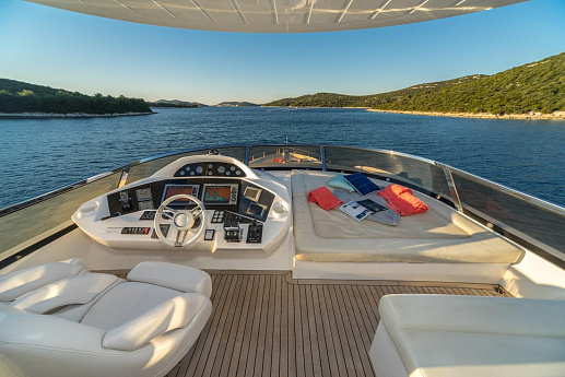 Яхта Sunseeker 80 Yacht 2011 2