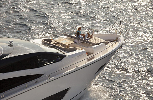 Яхта Sunseeker 86 2020 3