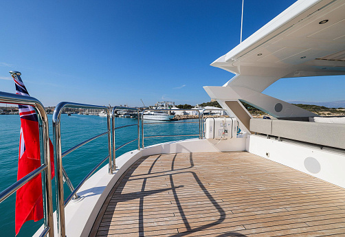 Яхта Sunseeker 76 2020 8