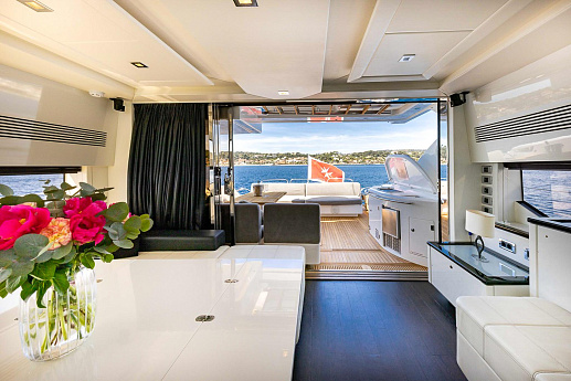 Яхта Sunseeker Predator 74 2011 12