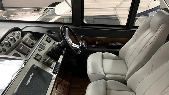 Яхта Princess V52 2014 3